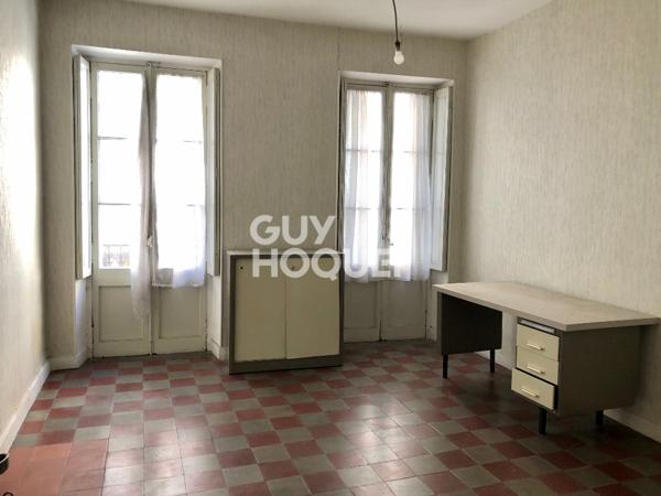 CARCASSONNE centre ville - Immeuble comprenant local commercial + appartement T4