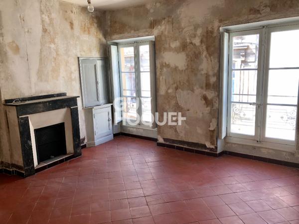 CARCASSONNE centre ville - Immeuble comprenant local commercial + appartement T4