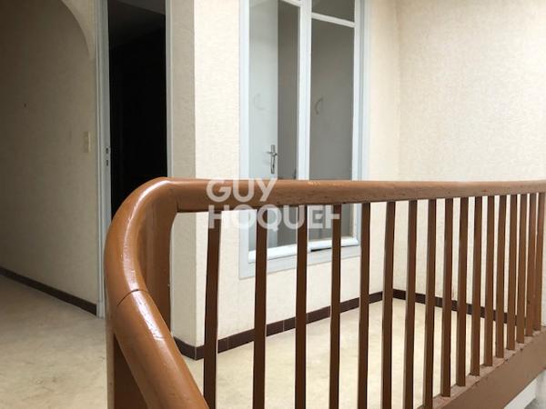 CARCASSONNE centre ville - Immeuble comprenant local commercial + appartement T4