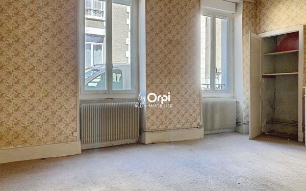 Immeuble à vendre    12 pièces • 288 m2 Montluçon