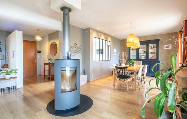 MAISON 6 PIECES AVEC PISCINE - MARCHES