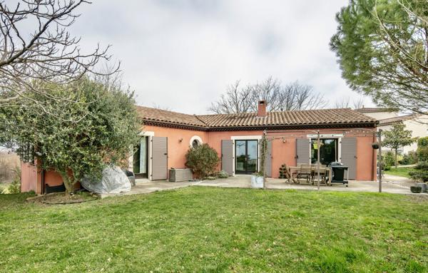 MAISON 6 PIECES AVEC PISCINE - MARCHES