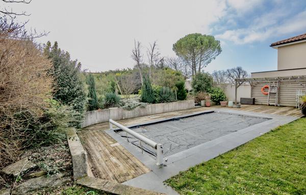 MAISON 6 PIECES AVEC PISCINE - MARCHES