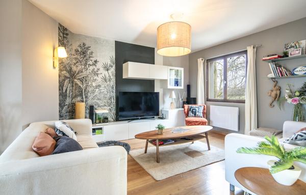 MAISON 6 PIECES AVEC PISCINE - MARCHES