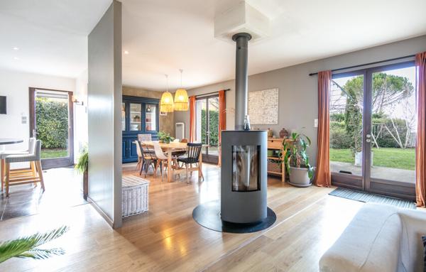 MAISON 6 PIECES AVEC PISCINE - MARCHES