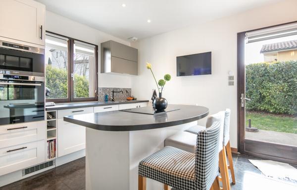 MAISON 6 PIECES AVEC PISCINE - MARCHES