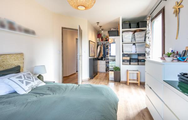 MAISON 6 PIECES AVEC PISCINE - MARCHES