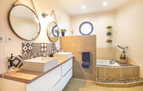 MAISON 6 PIECES AVEC PISCINE - MARCHES