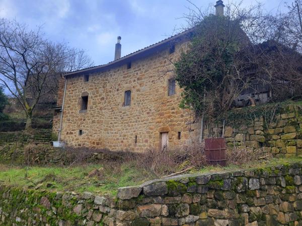 Maison en pierres avec dépendances et 4 hectares de terrain