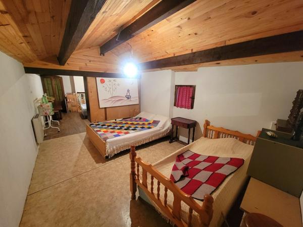 Maison en pierres avec dépendances et 4 hectares de terrain