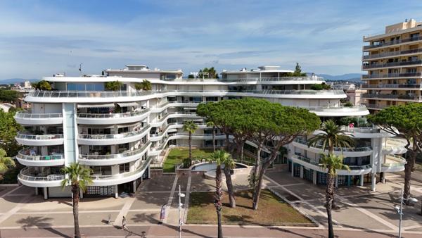FREJUS PLAGE  T2 GRANDE TERRASSE VUE MER DOUBLE GARAGE