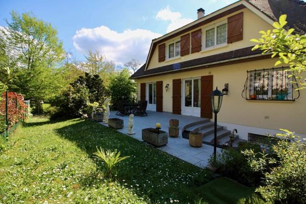 A VENDRE A Jouars-Pontchartrain Maison 6 pièces 183m2