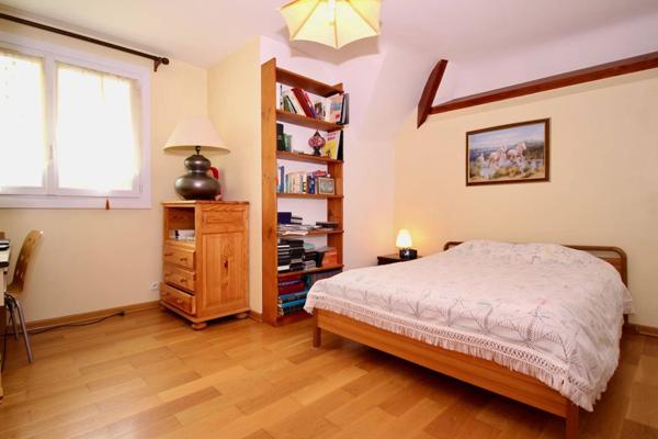 A VENDRE A Jouars-Pontchartrain Maison 6 pièces 183m2