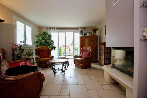 A VENDRE A Jouars-Pontchartrain Maison 6 pièces 183m2