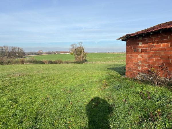 Grange sur superbe terrain de plus de 8000 m²