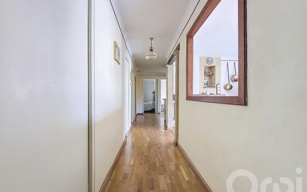 Immeuble à vendre    7 pièces •  Villeneuve-de-la-Raho