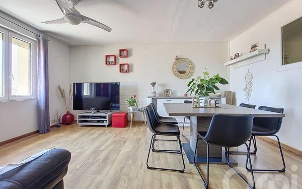 Immeuble à vendre    7 pièces •  Villeneuve-de-la-Raho