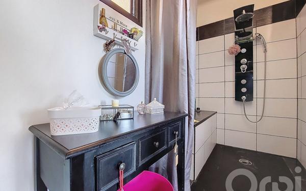 Immeuble à vendre    7 pièces •  Villeneuve-de-la-Raho