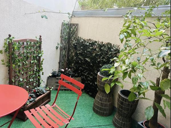 Appartement Paris 2 pièce(s) 53 m2 - Balcon - Triangle d'Or - Georges V - Exterieur