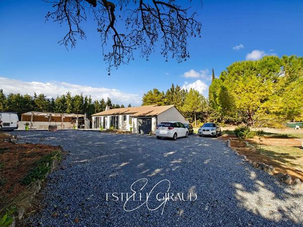 Villa de plain pied, 3 Chambres, Garage, Terrasse, Grand  Jardin