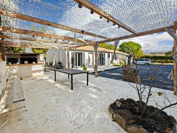 Villa de plain pied, 3 Chambres, Garage, Terrasse, Grand  Jardin