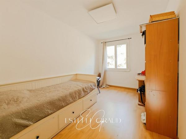 Villa de plain pied, 3 Chambres, Garage, Terrasse, Grand  Jardin