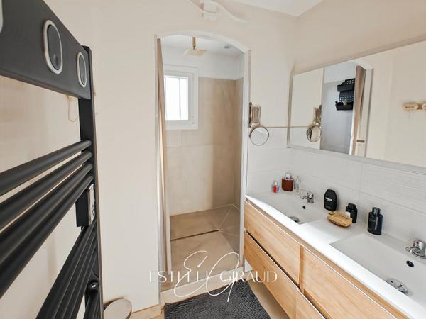 Villa de plain pied, 3 Chambres, Garage, Terrasse, Grand  Jardin