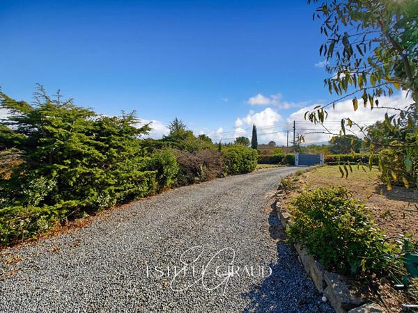 Villa de plain pied, 3 Chambres, Garage, Terrasse, Grand  Jardin