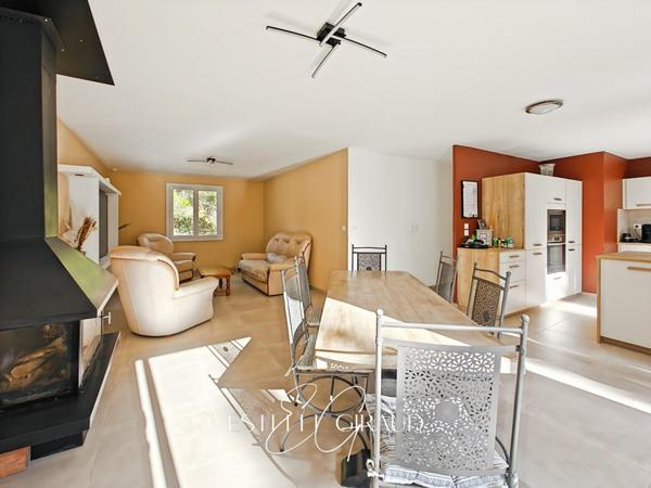 Villa de plain pied, 3 Chambres, Garage, Terrasse, Grand  Jardin