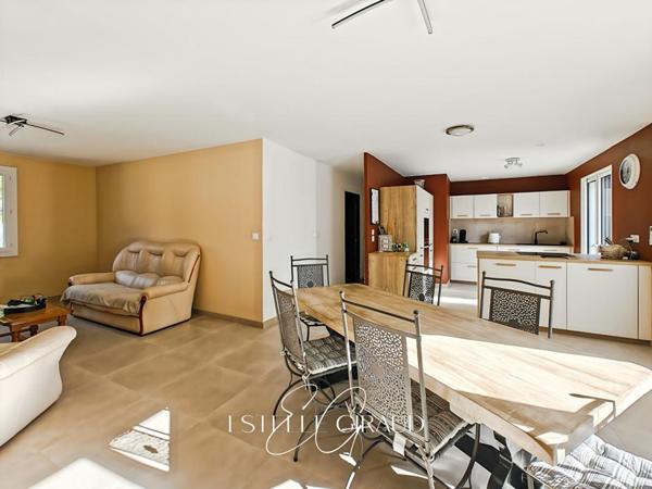 Villa de plain pied, 3 Chambres, Garage, Terrasse, Grand  Jardin