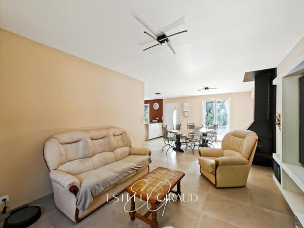 Villa de plain pied, 3 Chambres, Garage, Terrasse, Grand  Jardin