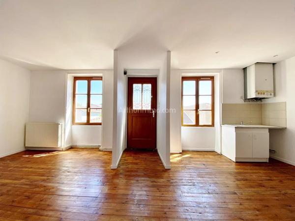 Location                                                      Appartement
                        
                     3 pièces                      75 m2                     à Pouilly-les-Nonains