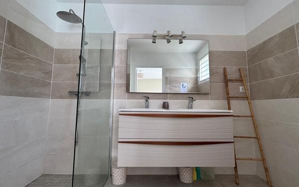 Maison à louer    4 pièces •  Saint-François