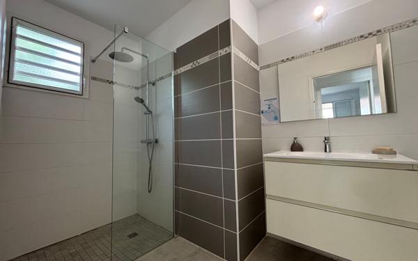 Maison à louer    4 pièces •  Saint-François