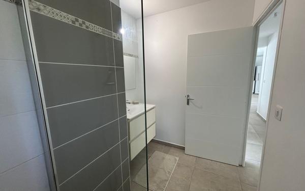 Maison à louer    4 pièces •  Saint-François