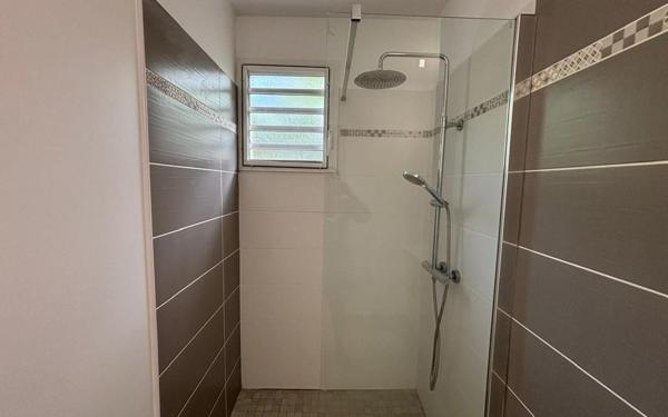 Maison à louer    4 pièces •  Saint-François