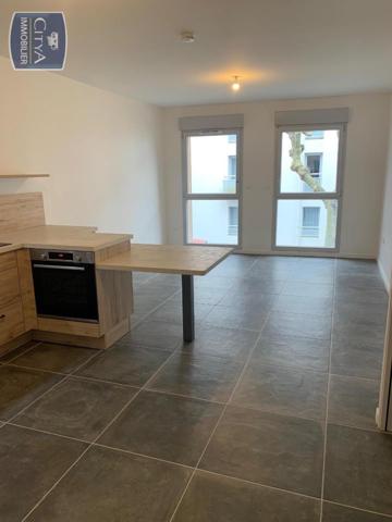 Appartement à louer 2 pièces 45.89m² Rochefort (17300)