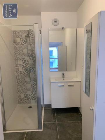 Appartement à louer 2 pièces 45.89m² Rochefort (17300)