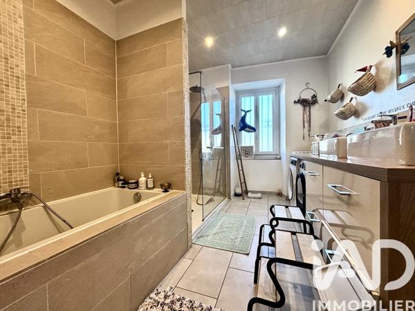 Maison à vendre 8 pièces 216 m² Aigrefeuille-d'Aunis