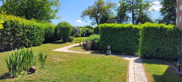 MAISON DE MAITRE A L'OREE D'UN VILLAGE HISTORIQUE