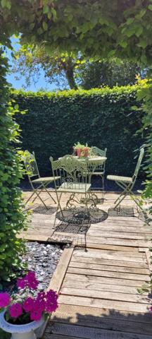 MAISON DE MAITRE A L'OREE D'UN VILLAGE HISTORIQUE