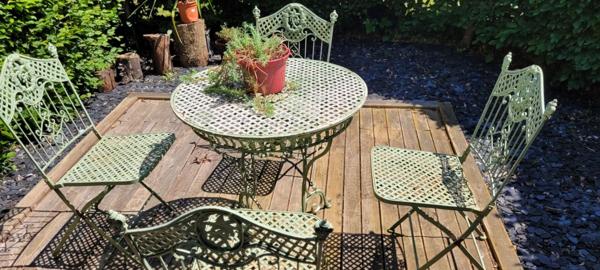 MAISON DE MAITRE A L'OREE D'UN VILLAGE HISTORIQUE