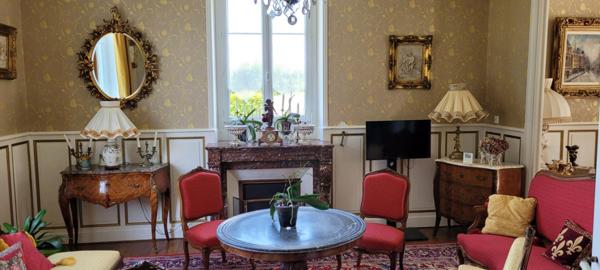 MAISON DE MAITRE A L'OREE D'UN VILLAGE HISTORIQUE