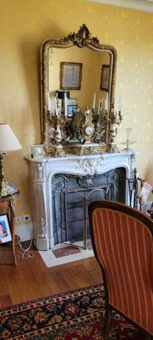 MAISON DE MAITRE A L'OREE D'UN VILLAGE HISTORIQUE