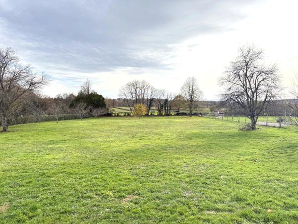 EN EXCLUSIVITE ! Terrain constructible de 2347m² à vendre 19 900 €