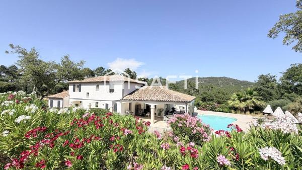 Villa contemporaine grand jardin domaine sécurisé