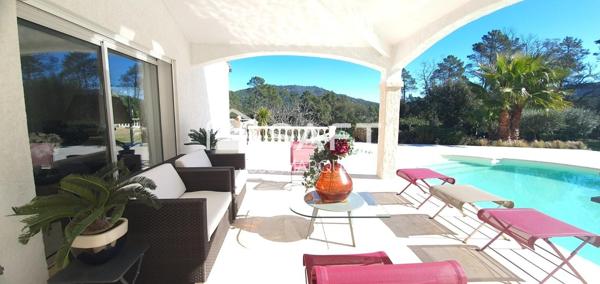Villa contemporaine grand jardin domaine sécurisé