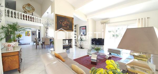 Villa contemporaine grand jardin domaine sécurisé