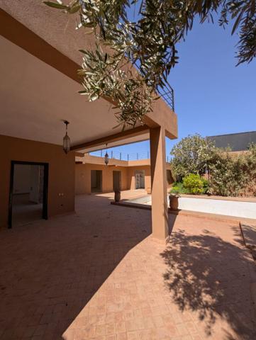 A Vendre Villa Contemporaine à Terminer - Route de Fès - À seulement 15 km de Marrakech