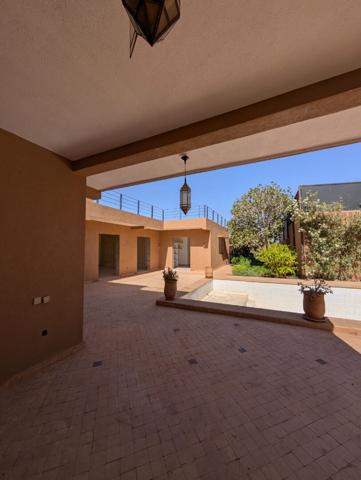 A Vendre Villa Contemporaine à Terminer - Route de Fès - À seulement 15 km de Marrakech